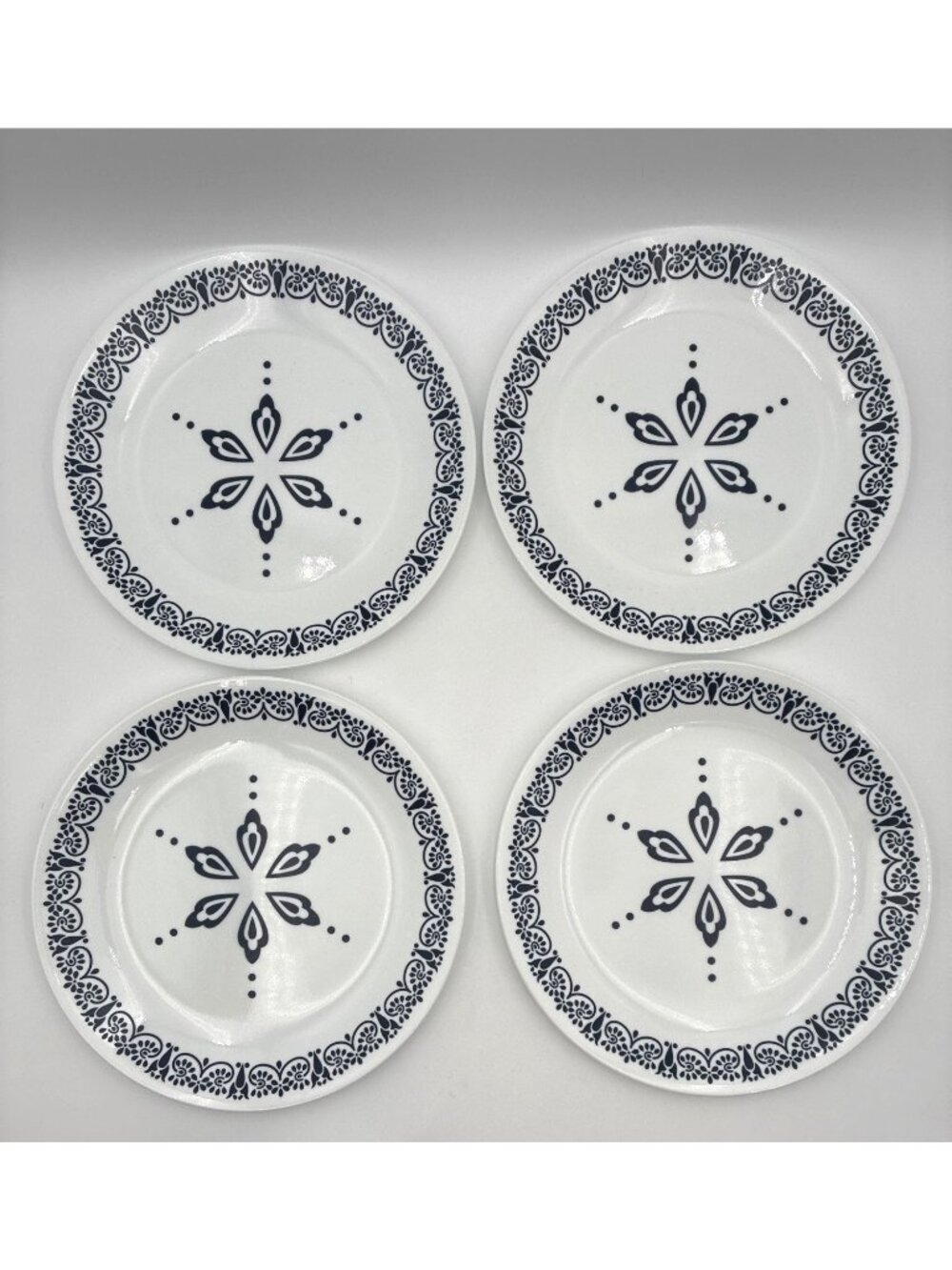 Set of 4 Corelle Livingware Florentia Pattern Dinner Plates 10.25" Blue & White